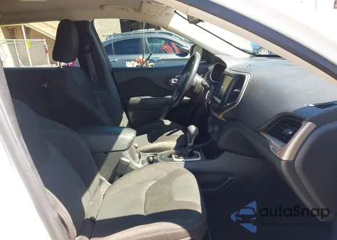 2016 Jeep Cherokee Latitude z USA, uszkodzony, nr VIN 1C4PJLCBXGW113665